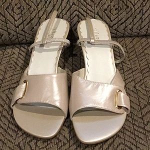 B) Women’s brand new Liz Clairborne Shoes